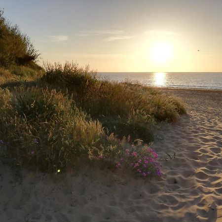 Moderno Apartamento Junto A La Playa Sanlucar de Barrameda Luaran gambar